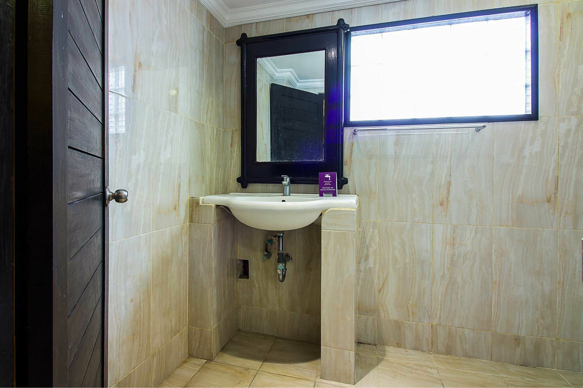 Hotel Sanjaya Managed By Tinggal Кута Екстериор снимка