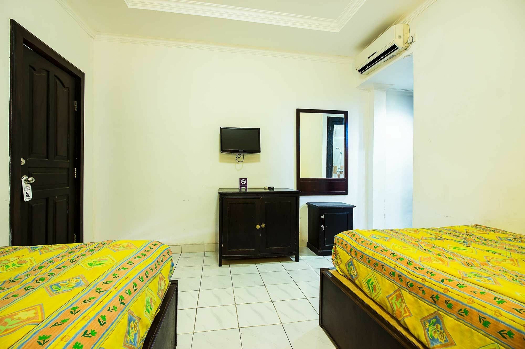 Hotel Sanjaya Managed By Tinggal Кута Екстериор снимка