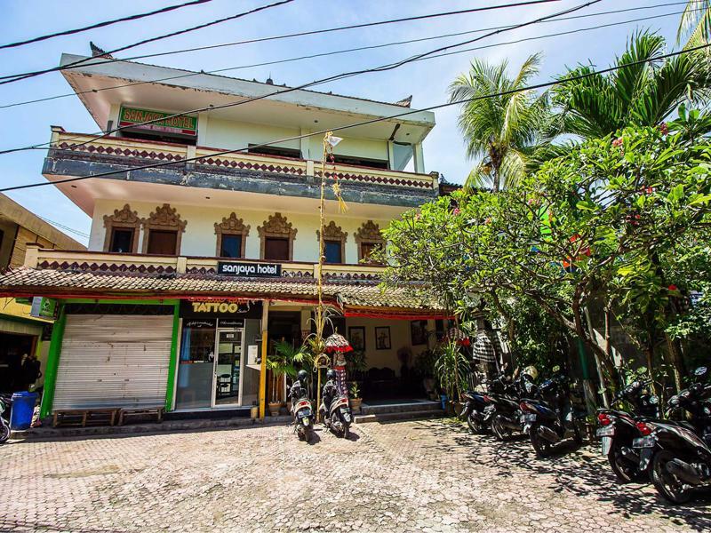Hotel Sanjaya Managed By Tinggal Кута Екстериор снимка