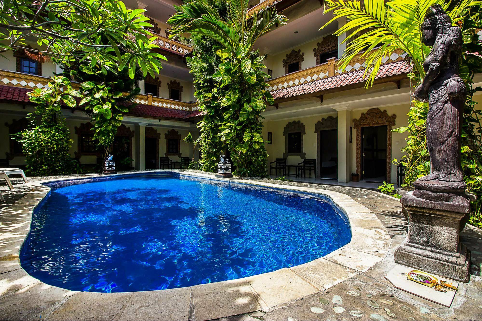 Hotel Sanjaya Managed By Tinggal Кута Екстериор снимка